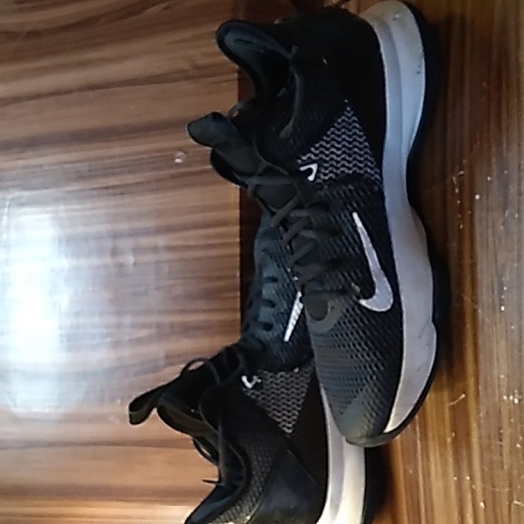 Nike LeBron Witness 4 black white 10.5 - Picture 2 of 5